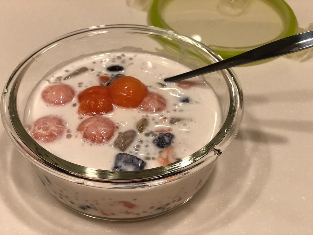 芋圆芒果椰汁西米露