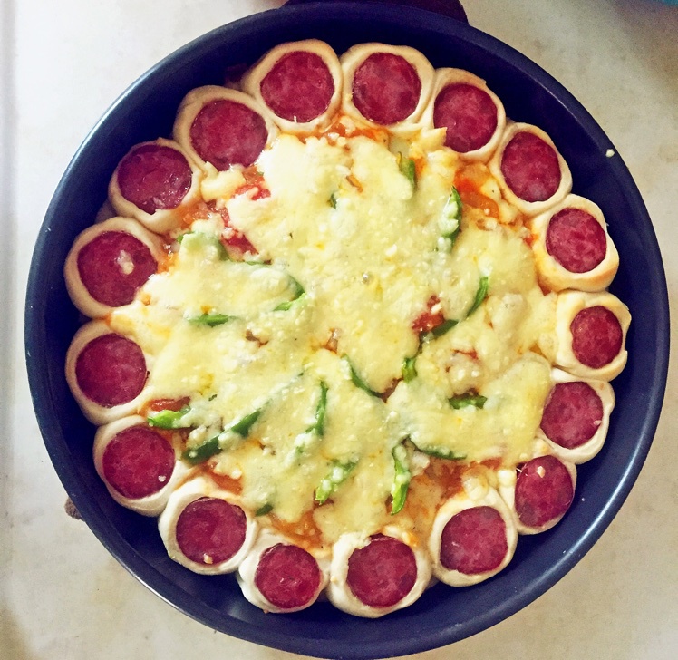 萨米肠蘑菇花边披萨