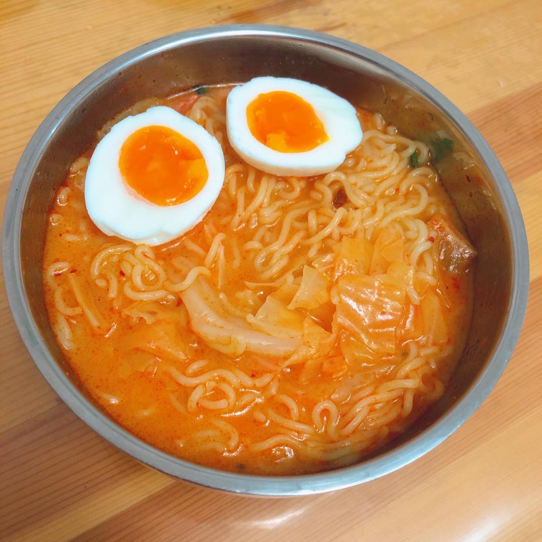 牛奶辛拉面（汤头浓郁，非常好吃）