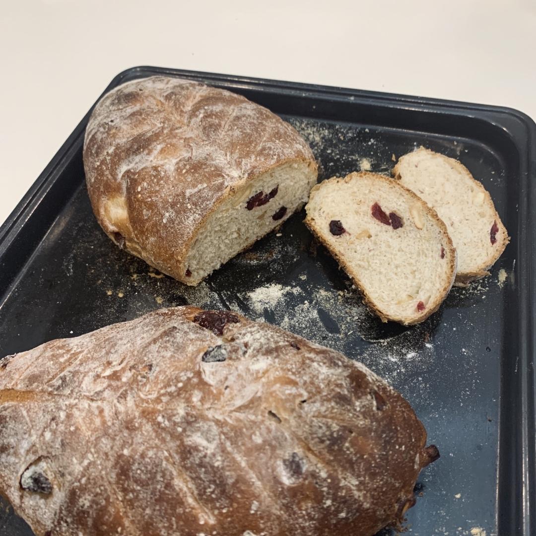 全麦蔓越莓核桃软欧包