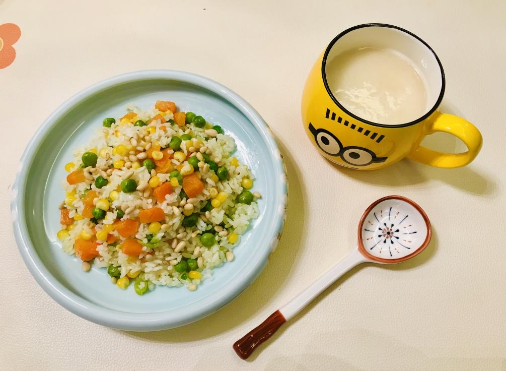 素🉑时蔬炒饭、苹果蛋白饮，感恩吃素🙏