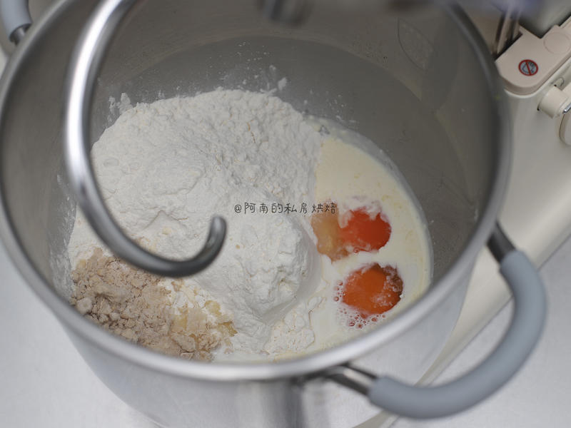 纯奶手撕吐司的做法 步骤1