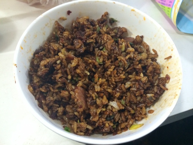 据说是 正宗酱油炒饭