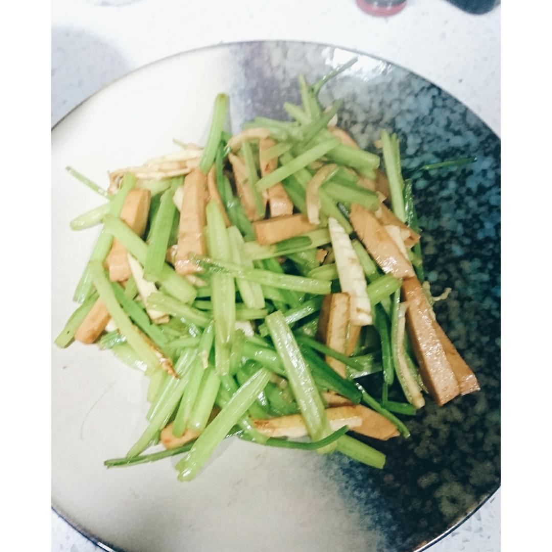 芹菜炒香干