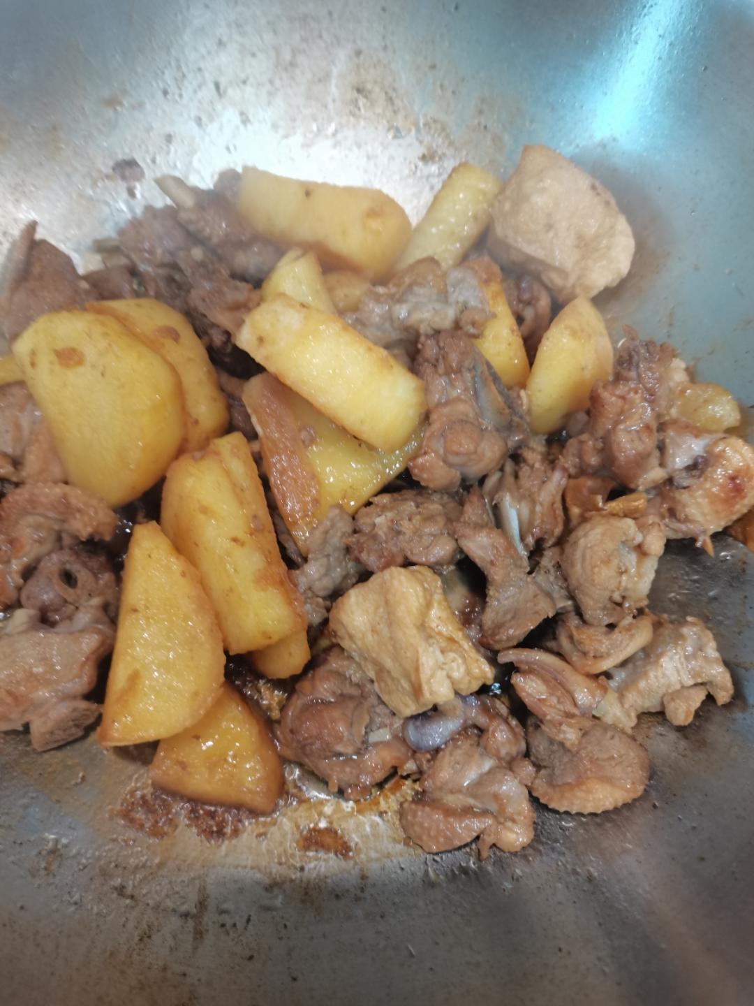 土豆焖鸭肉