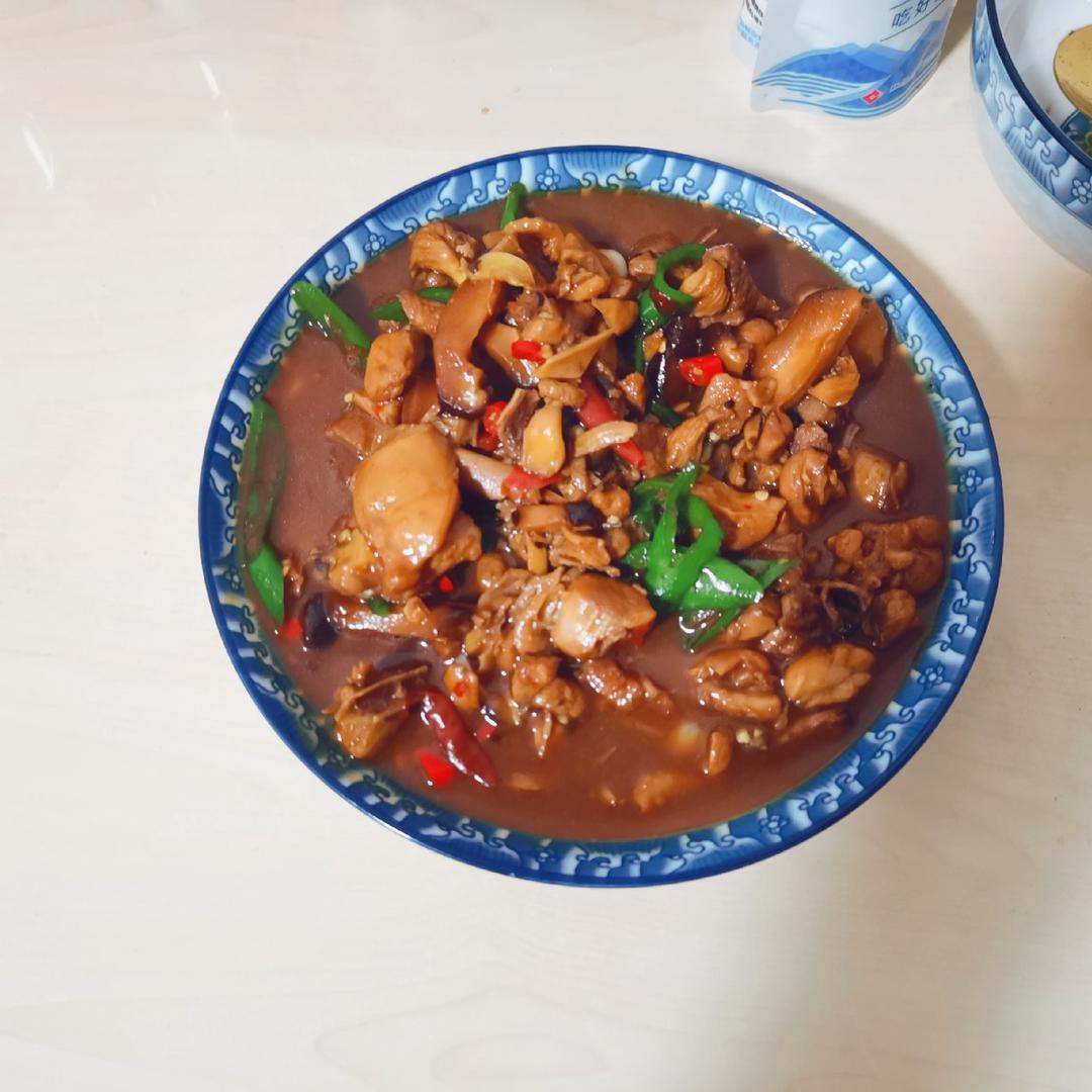 好吃到原地爆炸的黄焖鸡