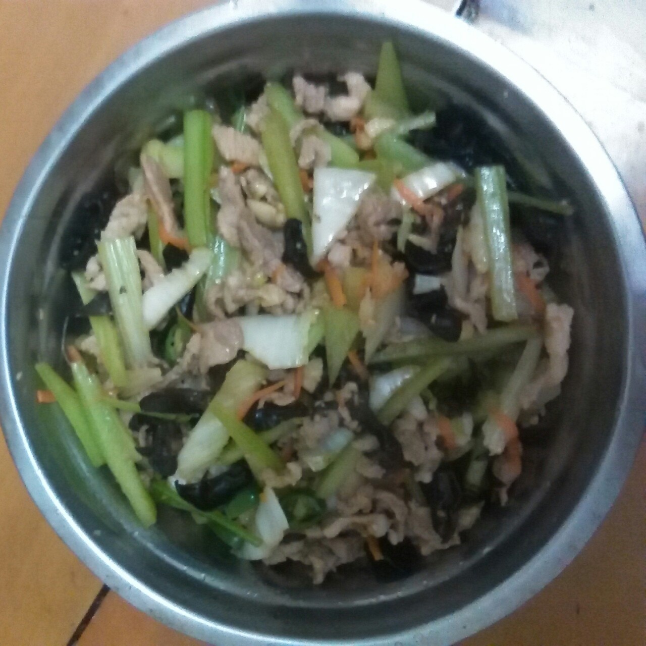 芹菜木耳炒肉丝