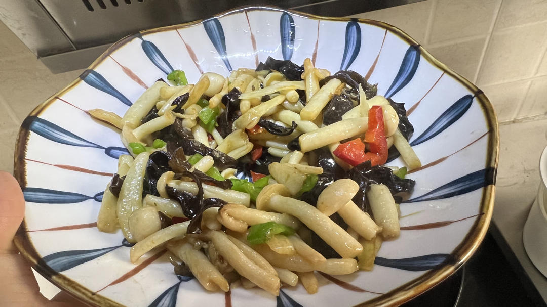 海鲜菇炒木耳