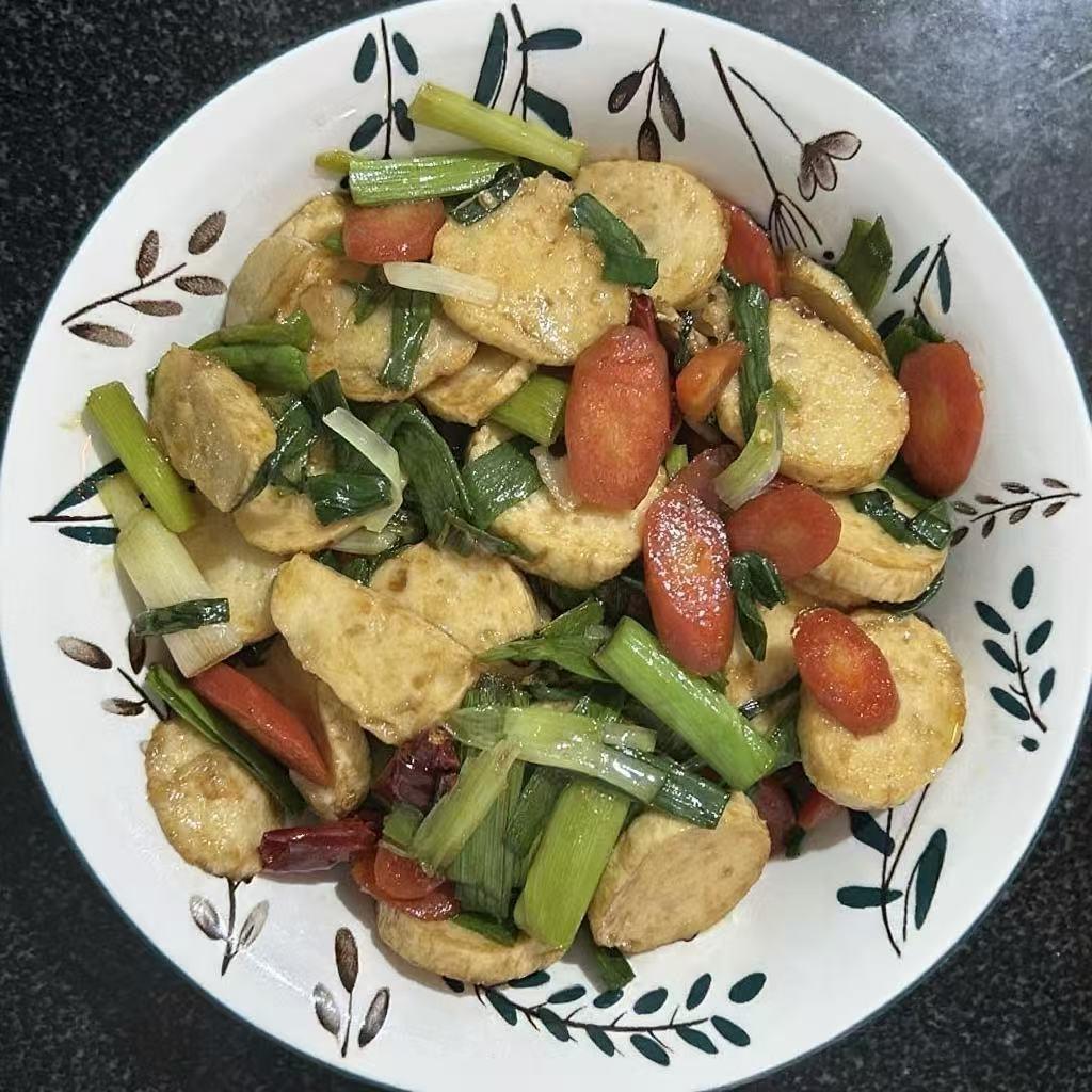蒜苗炒卷章的做法