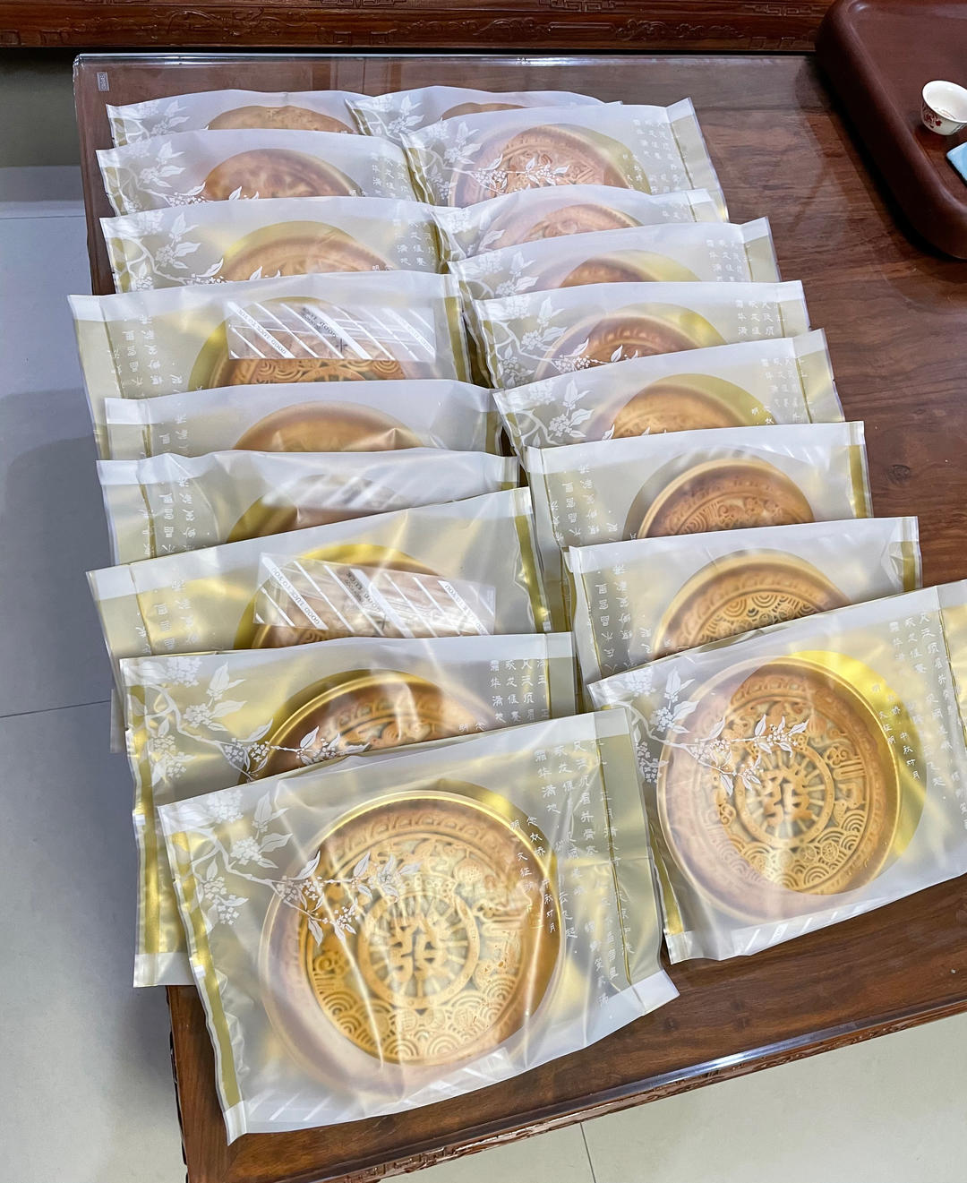 黑金大月饼