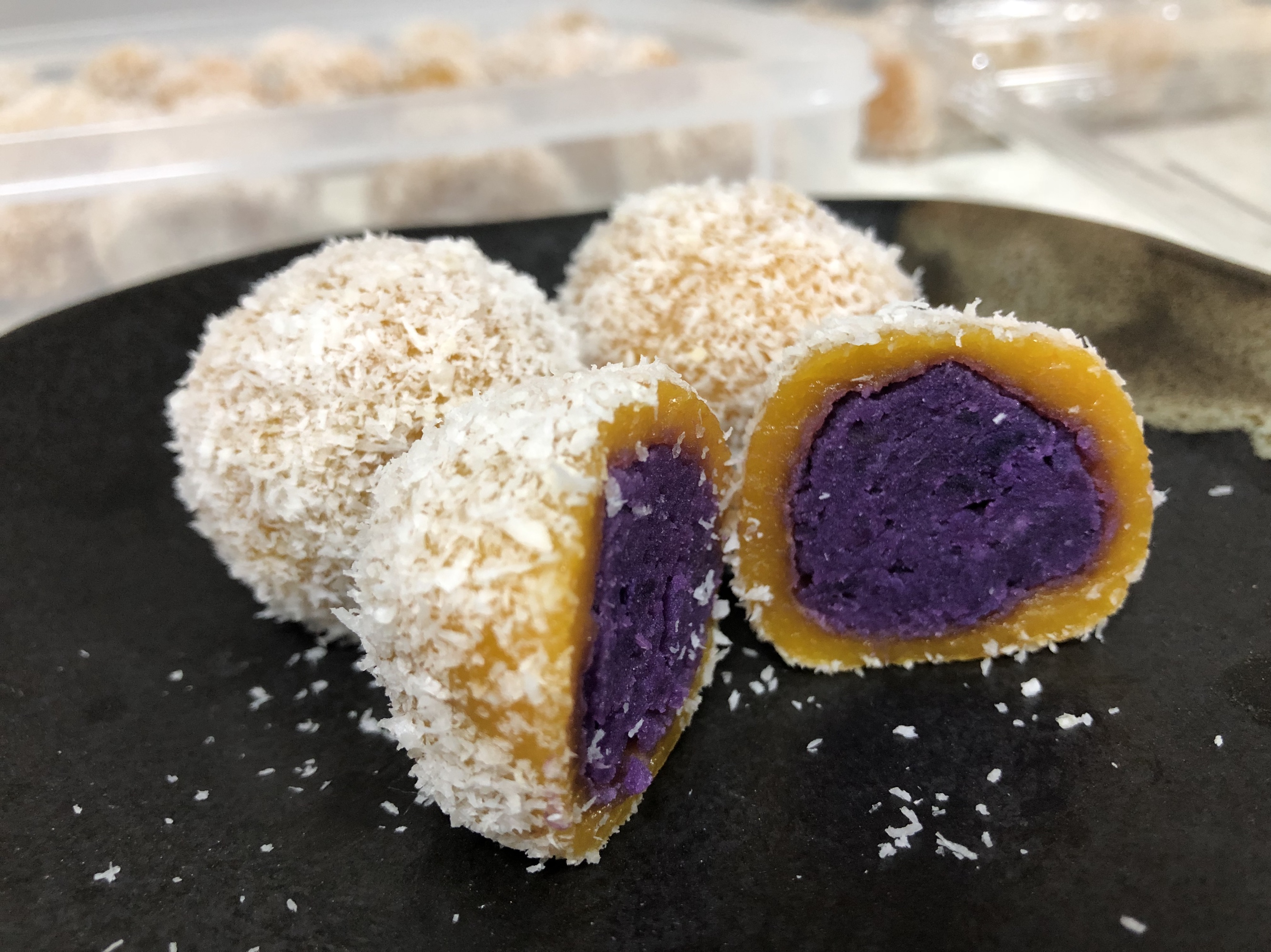 椰香南瓜紫薯糯米球的做法