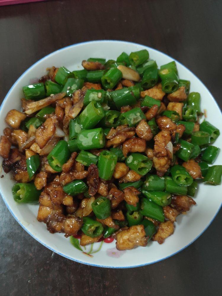咸鲜可口的青红椒炒鸡丁