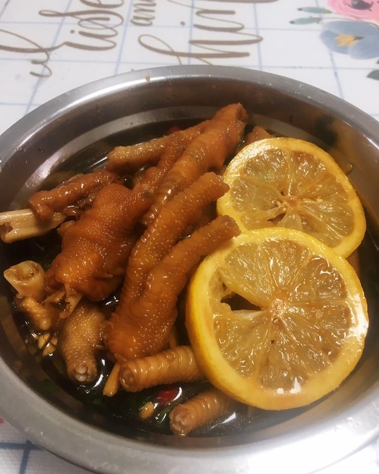 【酸辣无骨凤爪】