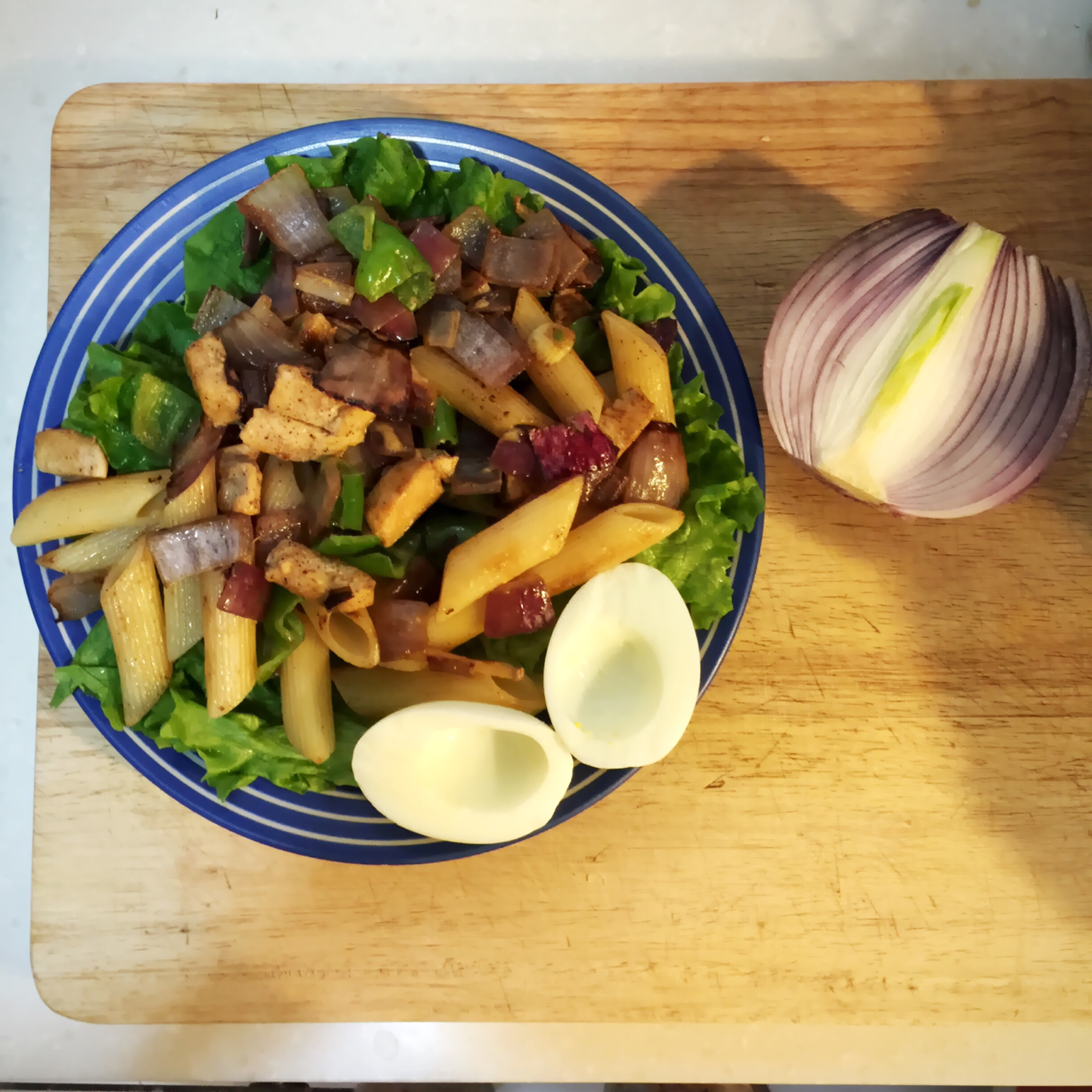 鸡肉时蔬拌通心粉