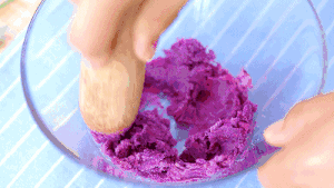 蛋黄紫薯小馒头 宝宝辅食食谱的做法 步骤4