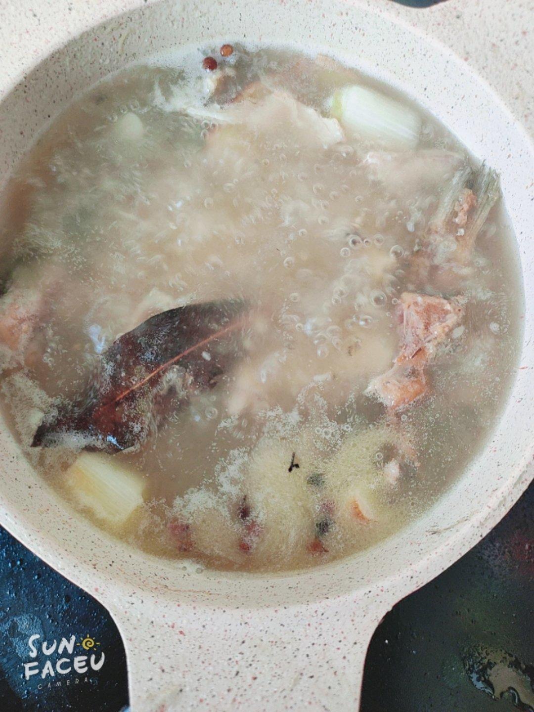 如何熬出奶白色鲜美鲫鱼汤