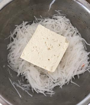 白萝卜豆腐丸子的做法 步骤2