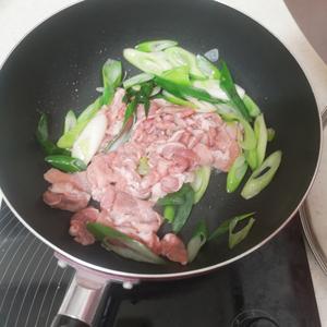 超下饭的泡菜炒肉的做法 步骤5