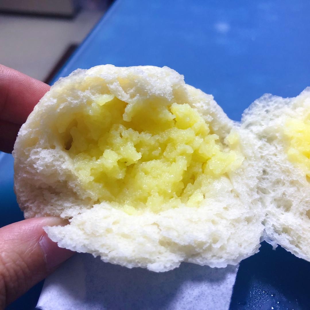 松软香甜的奶黄包，很快就可以搞定。