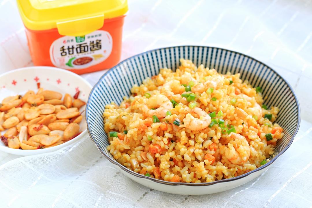 北极虾甜面酱炒饭的做法