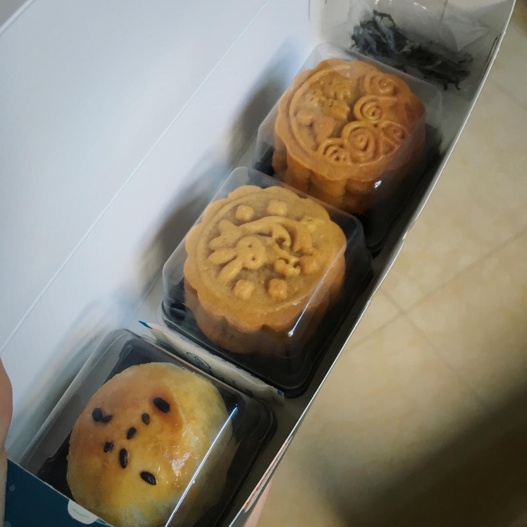 广式月饼——蛋黄莲蓉月饼
