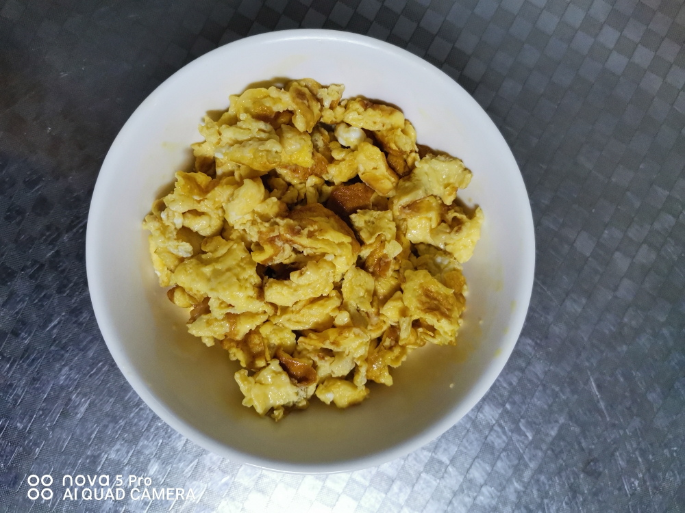 蒜黄炒鸡蛋的做法 步骤2