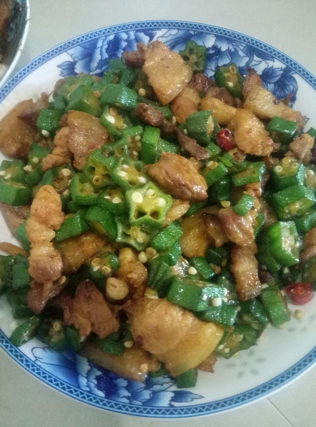 超级下饭的秋葵小炒肉