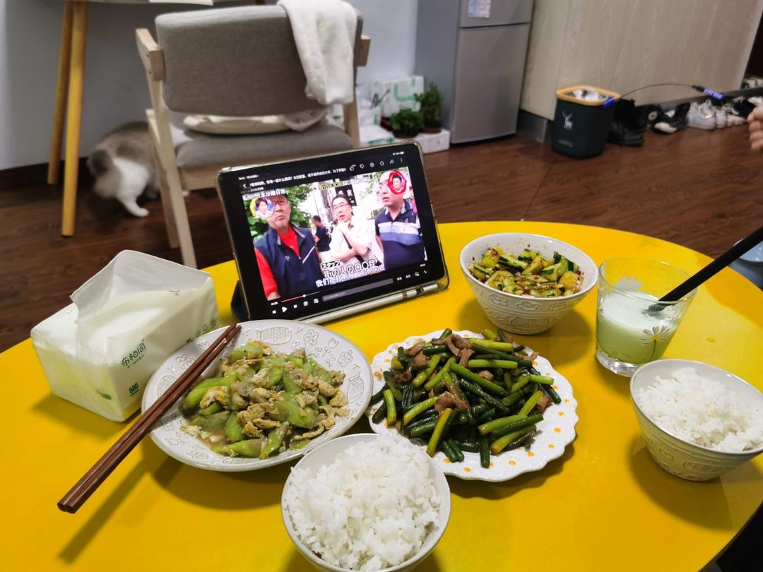 蒜苔炒肉末，三碗米饭都不够吃