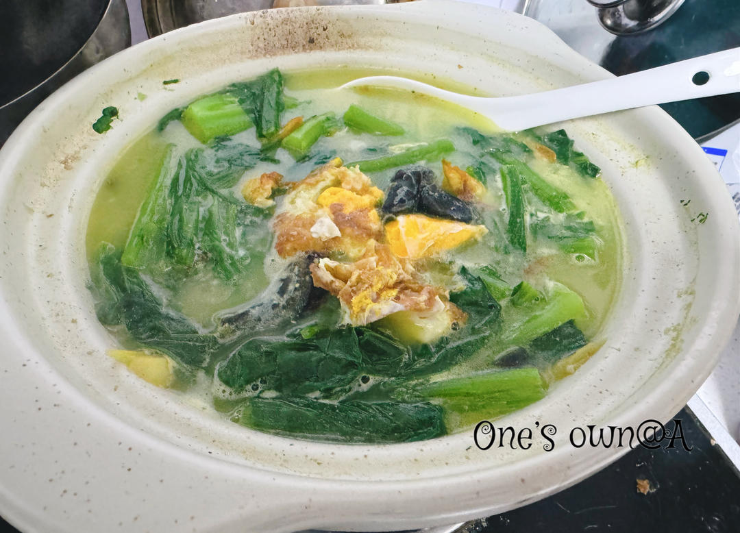 三色蛋春菜煲