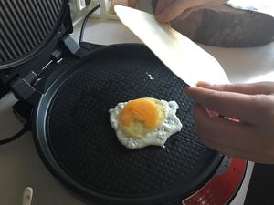 家庭自制鸡蛋灌饼（偷懒版）的做法 步骤5