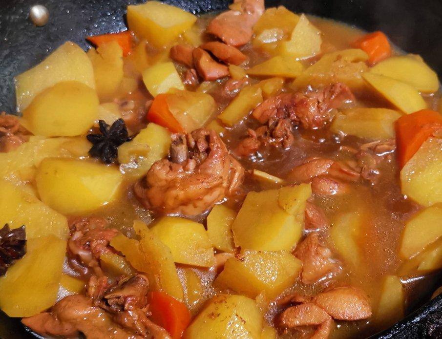 家有挑食小妞做的土豆胡萝卜炖鸡块