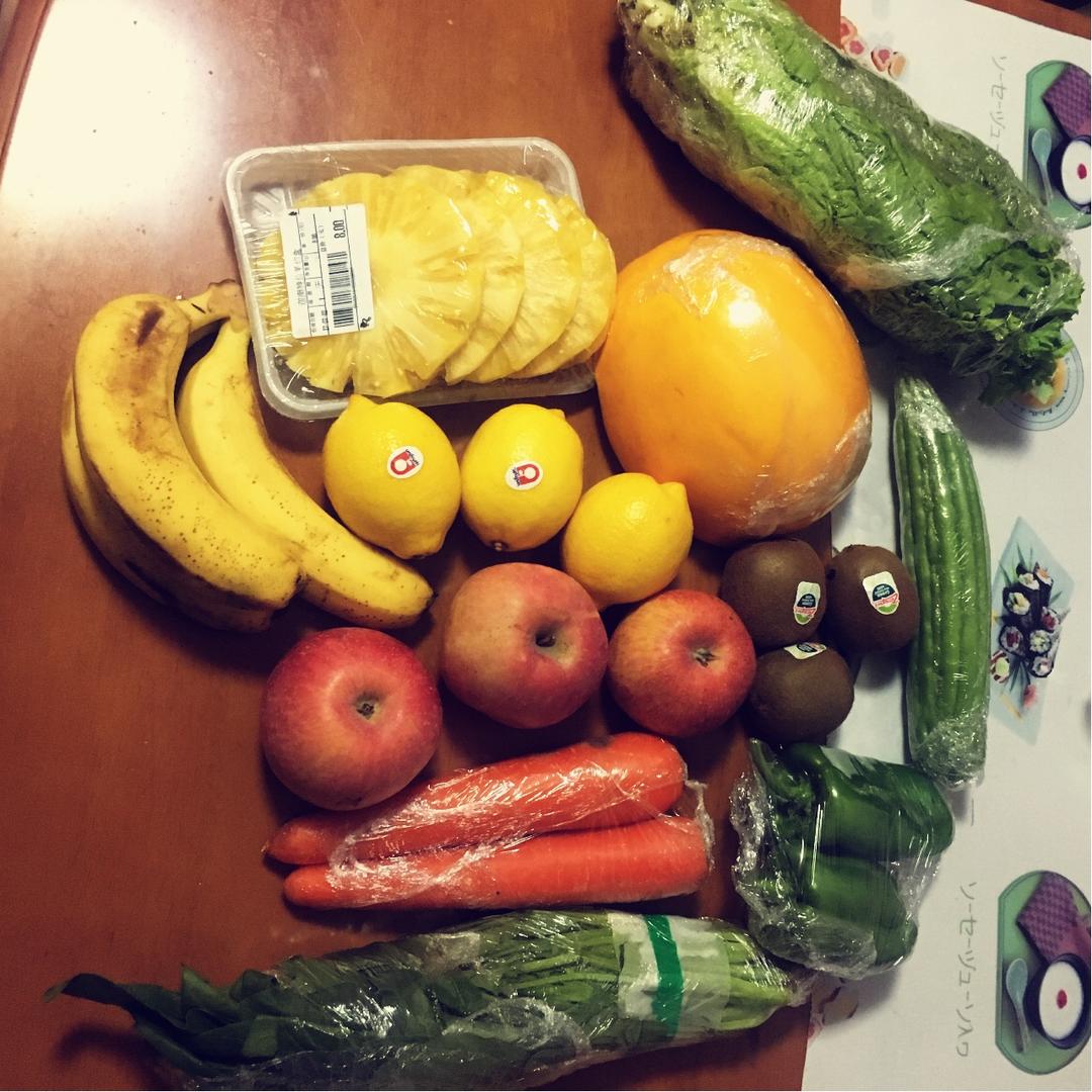 自制hey juice排毒果蔬汁。