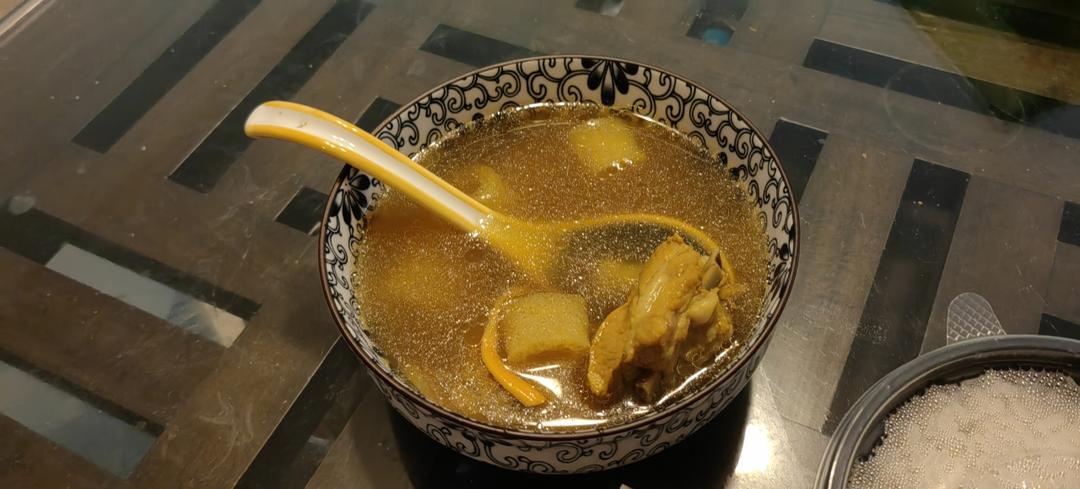 竹荪虫草花排骨汤