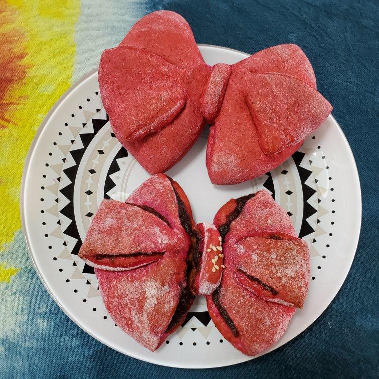 火龙果蝴蝶结面包