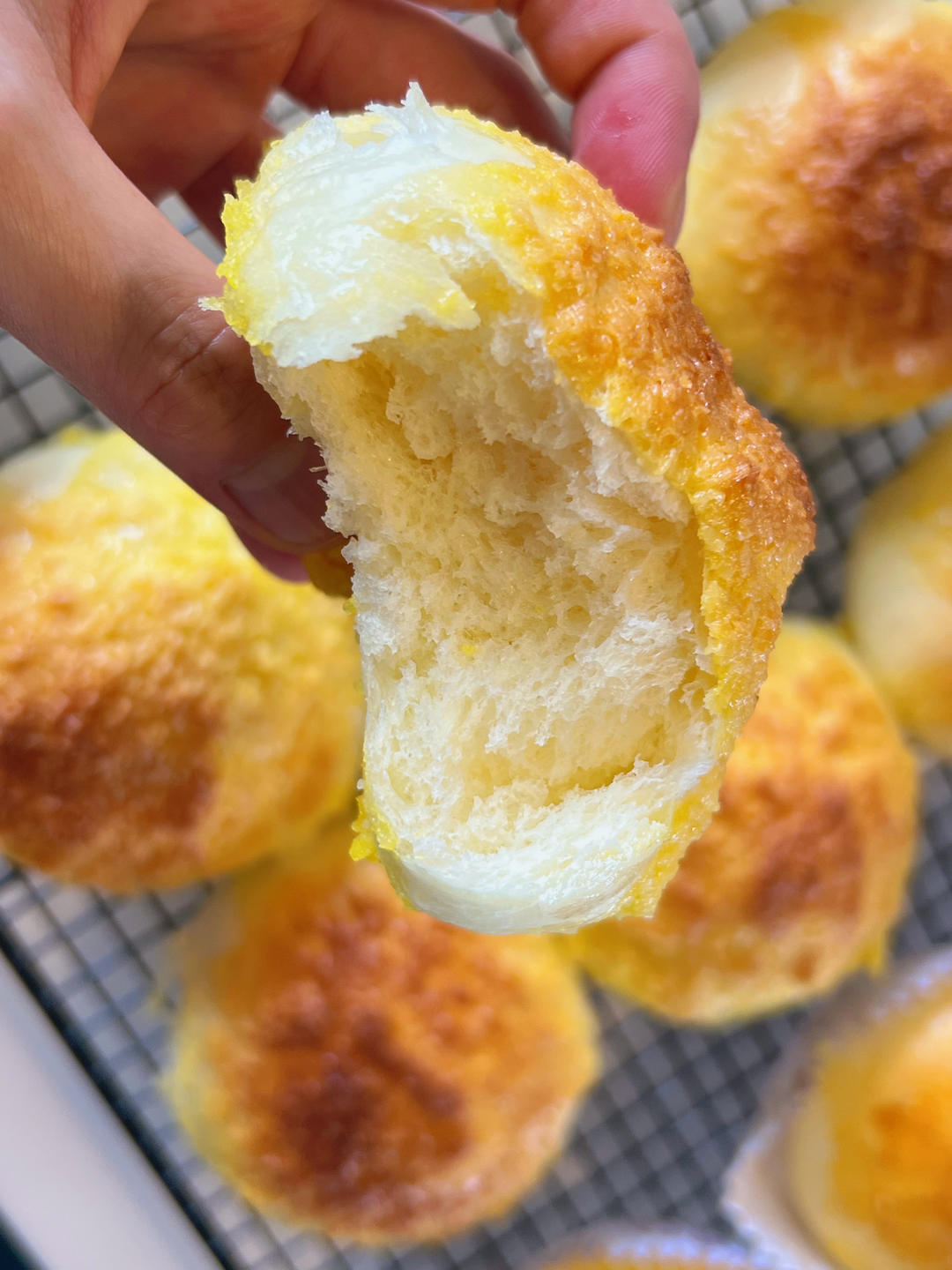 椰蓉小餐包。柔软拉丝，椰香浓郁