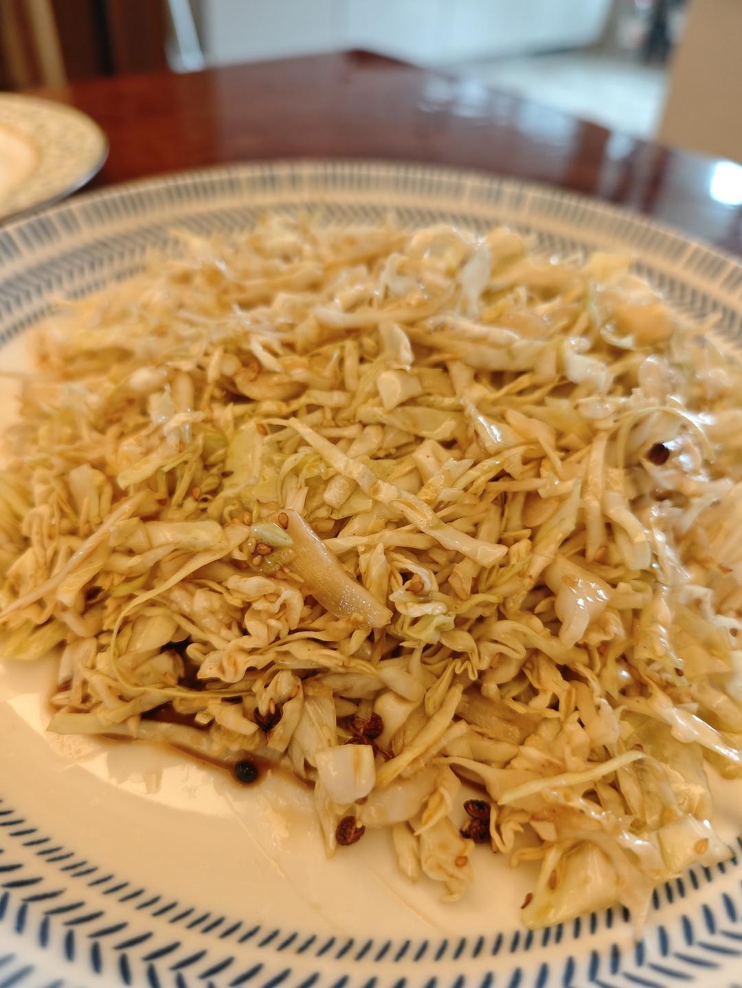 爽脆可口的卷心菜（凉拌包菜）