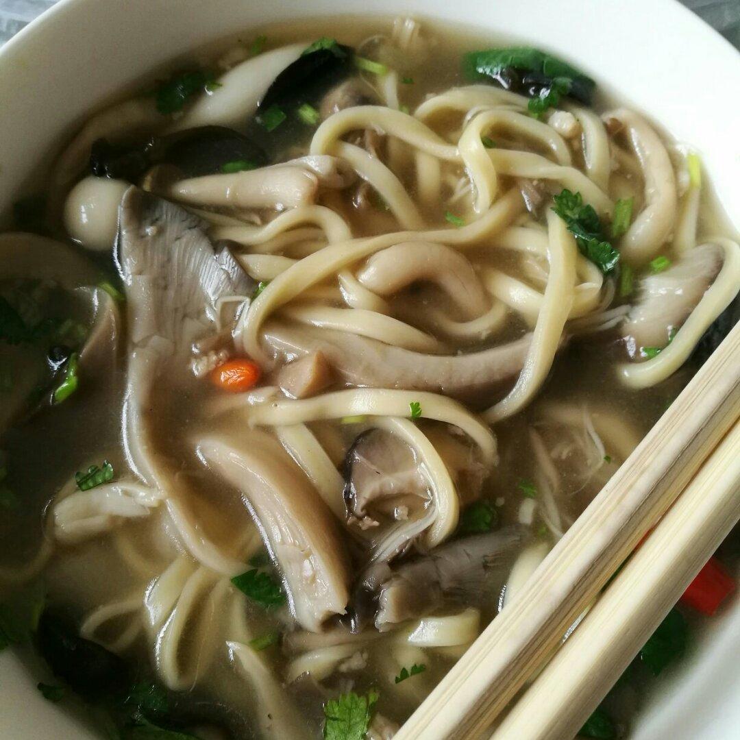 冬日暖汤——菌菇汤