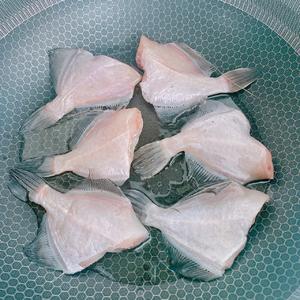 下饭菜｜香煎剥皮鱼🐟咸香下饭🍚的做法 步骤4