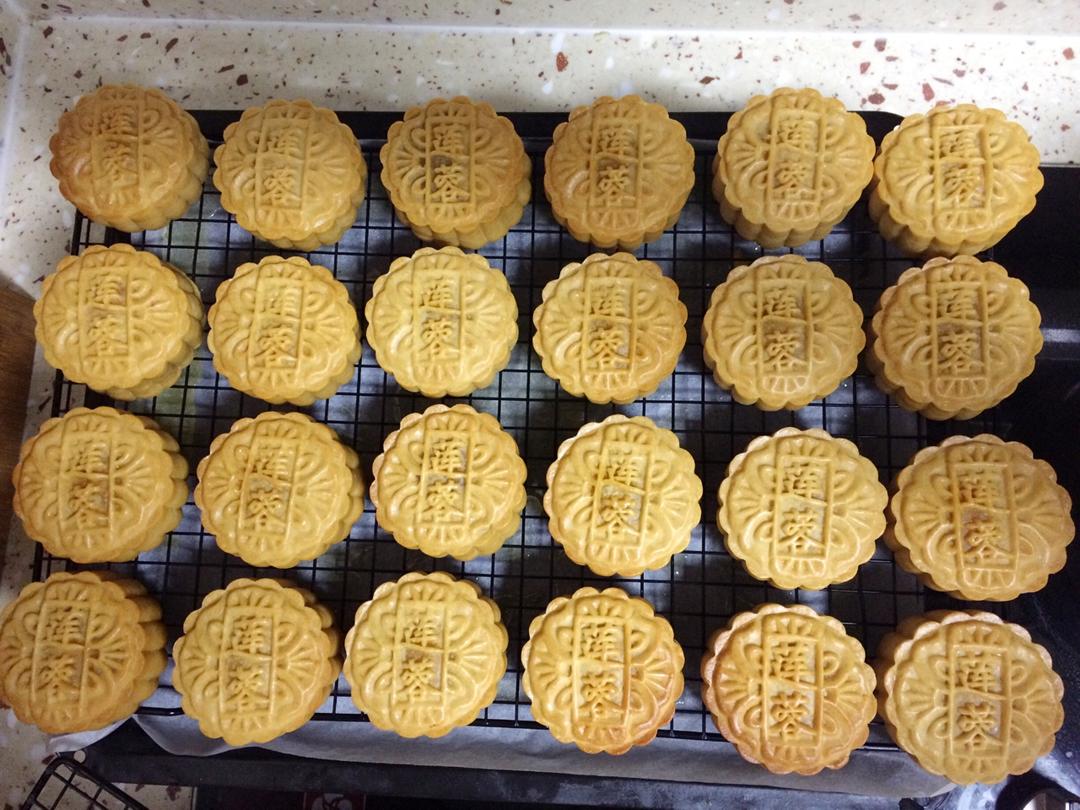 广式月饼—蛋黄莲蓉月饼