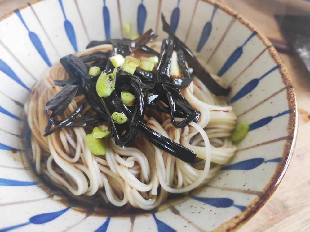 葱油拌面Spring Onion Noodles