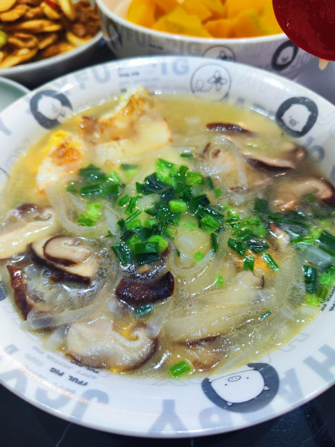 奶白鲜香的萝卜丝煎蛋汤