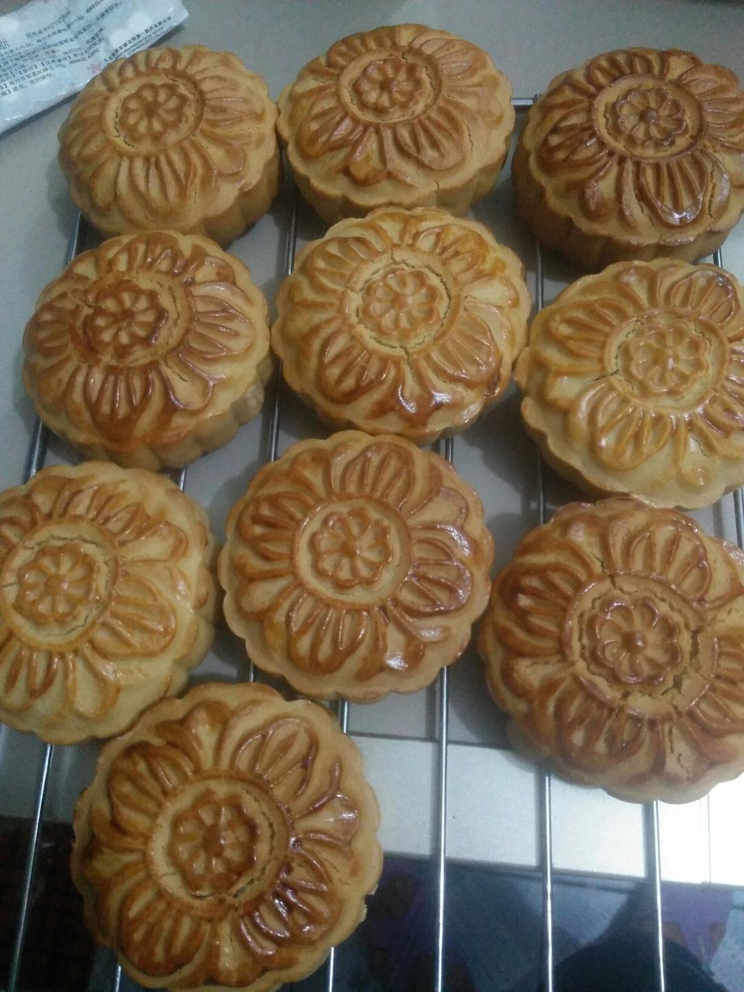 广式月饼－－蛋黄豆沙月饼