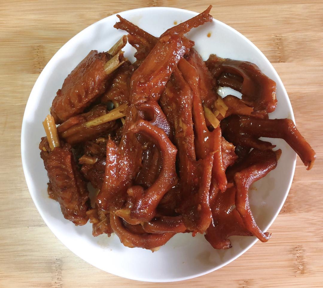 美味的卤鹅掌鹅翼