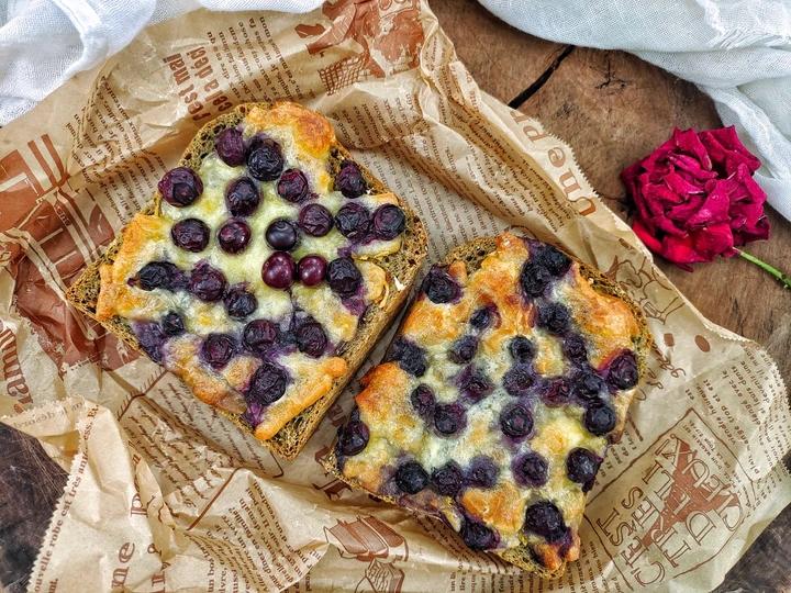 爆浆蓝莓水果欧包pizza