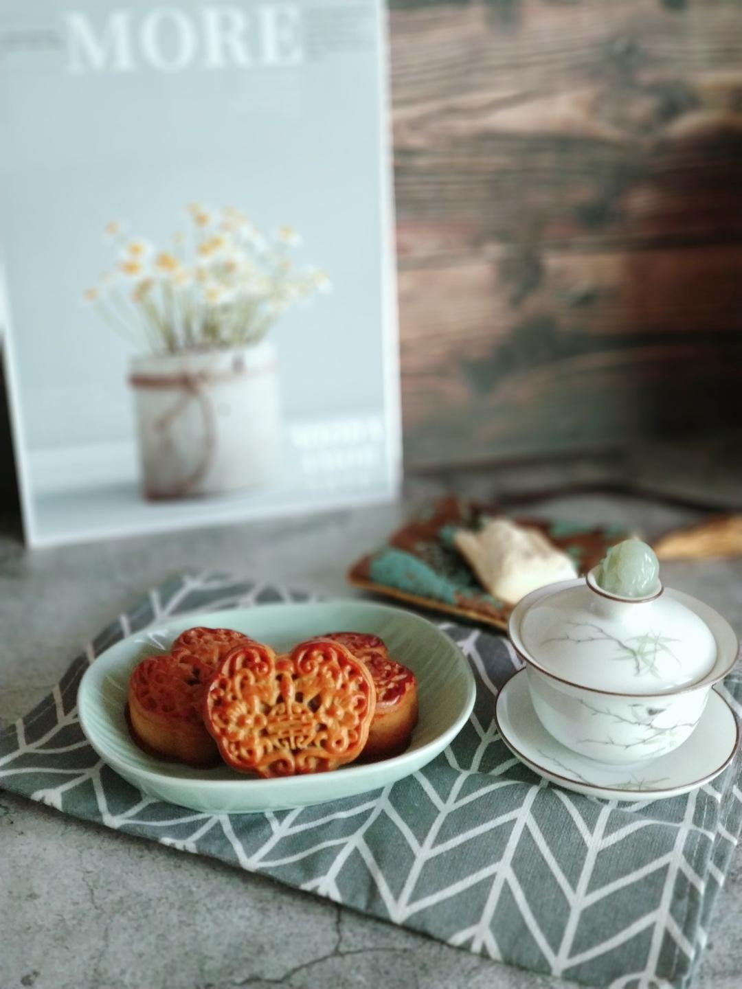 广式月饼－－蛋黄豆沙月饼