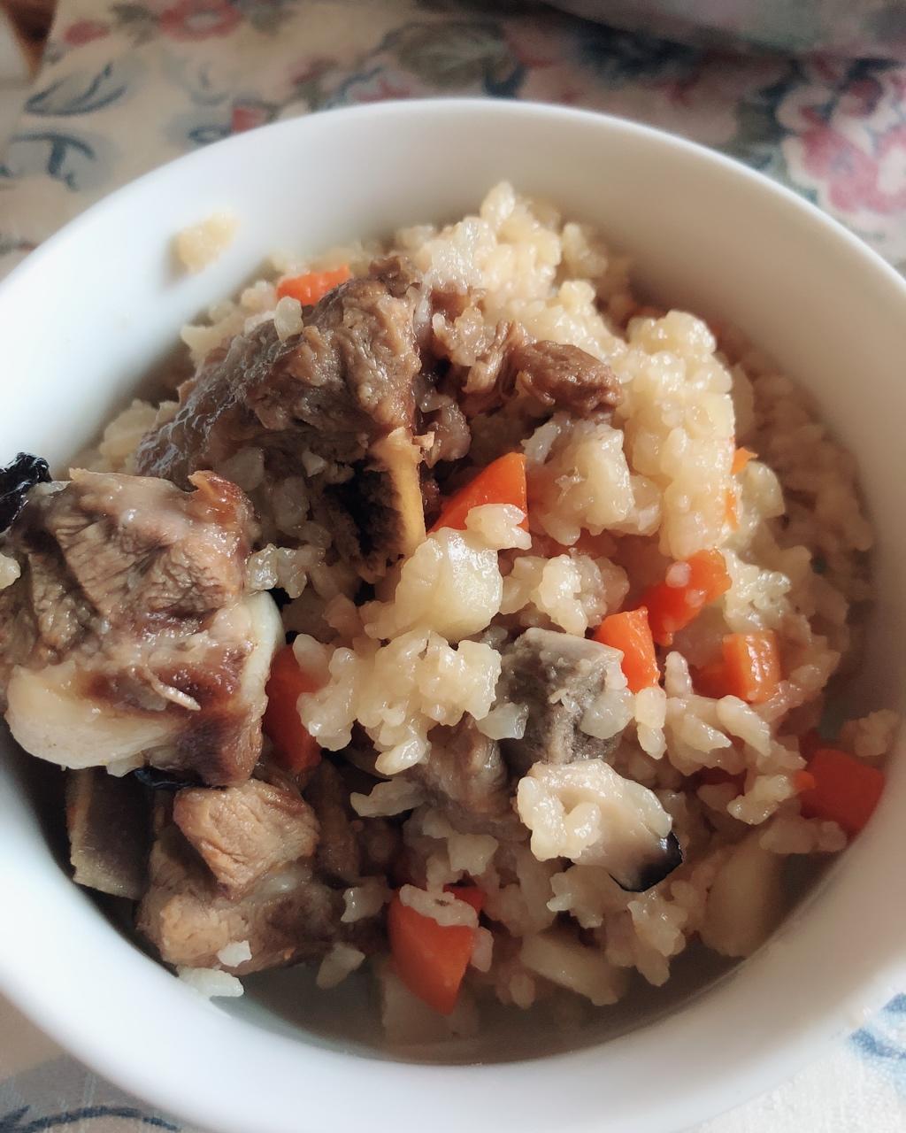 喷香排骨焖饭（爆好吃）