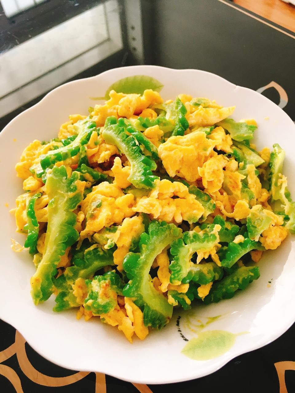 南希之国做的苦瓜炒蛋(清火菜)