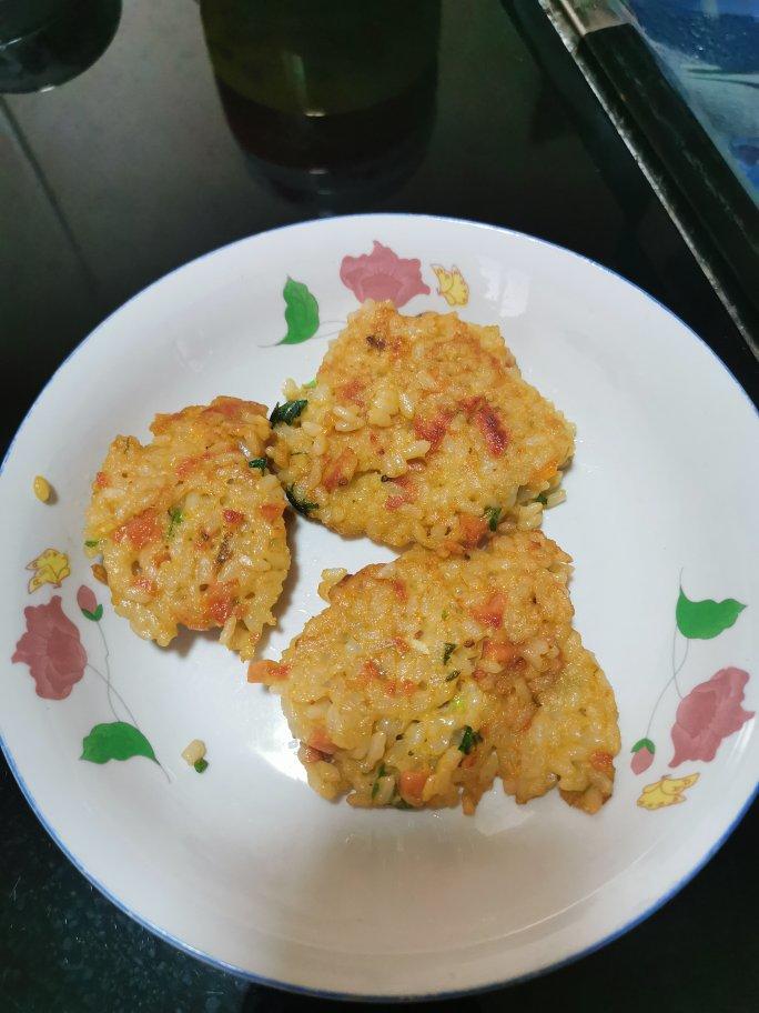 早餐蛋饼，解决剩米饭的好方法，食材随意味道超赞👍