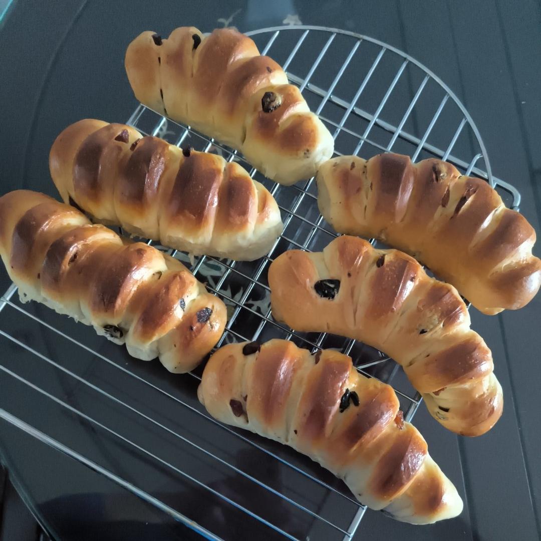 准备好葡萄干一起来做软软——Yolk葡萄卷