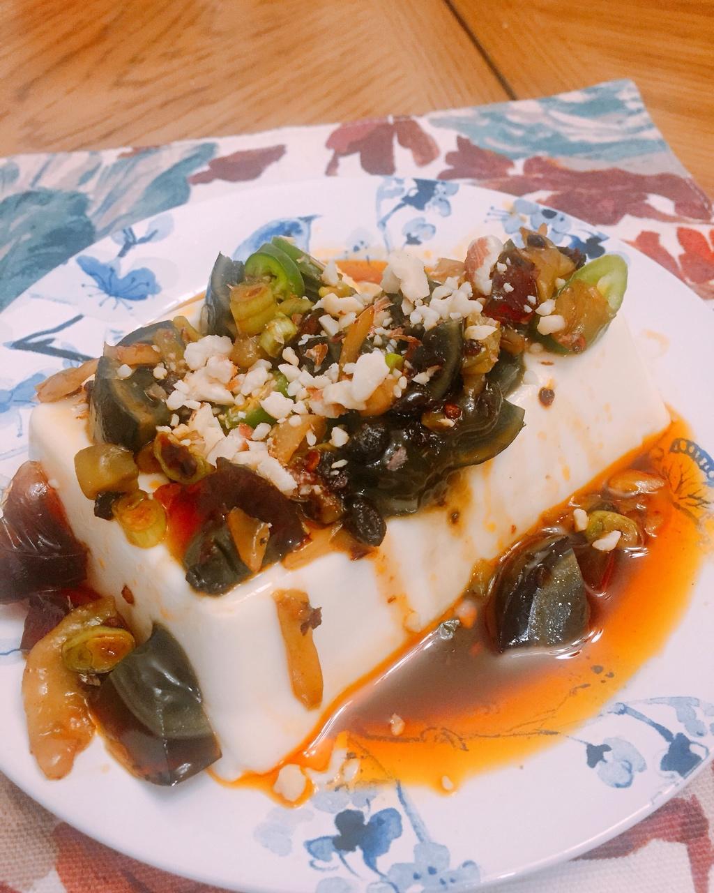 皮蛋拌豆腐